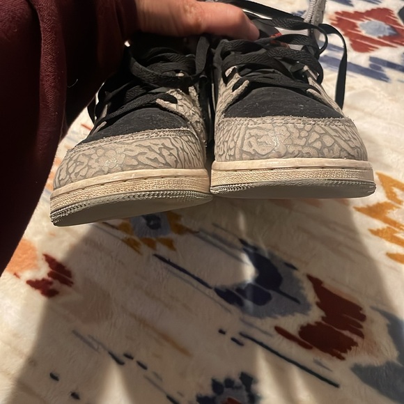 Kids air Jordan big boys size 7 . Black and gray. Good used condition. - Picture 6 of 8